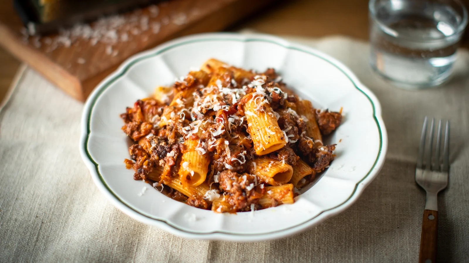 像大廚一樣煮：濃郁肉醬搭配 Rigatoni 義大利麵
