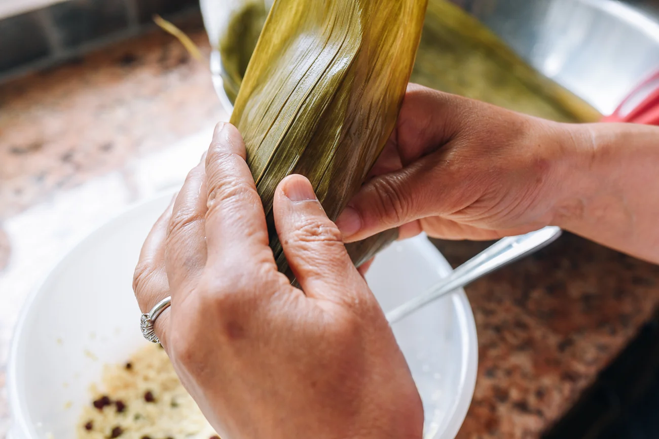 assembling zongzi