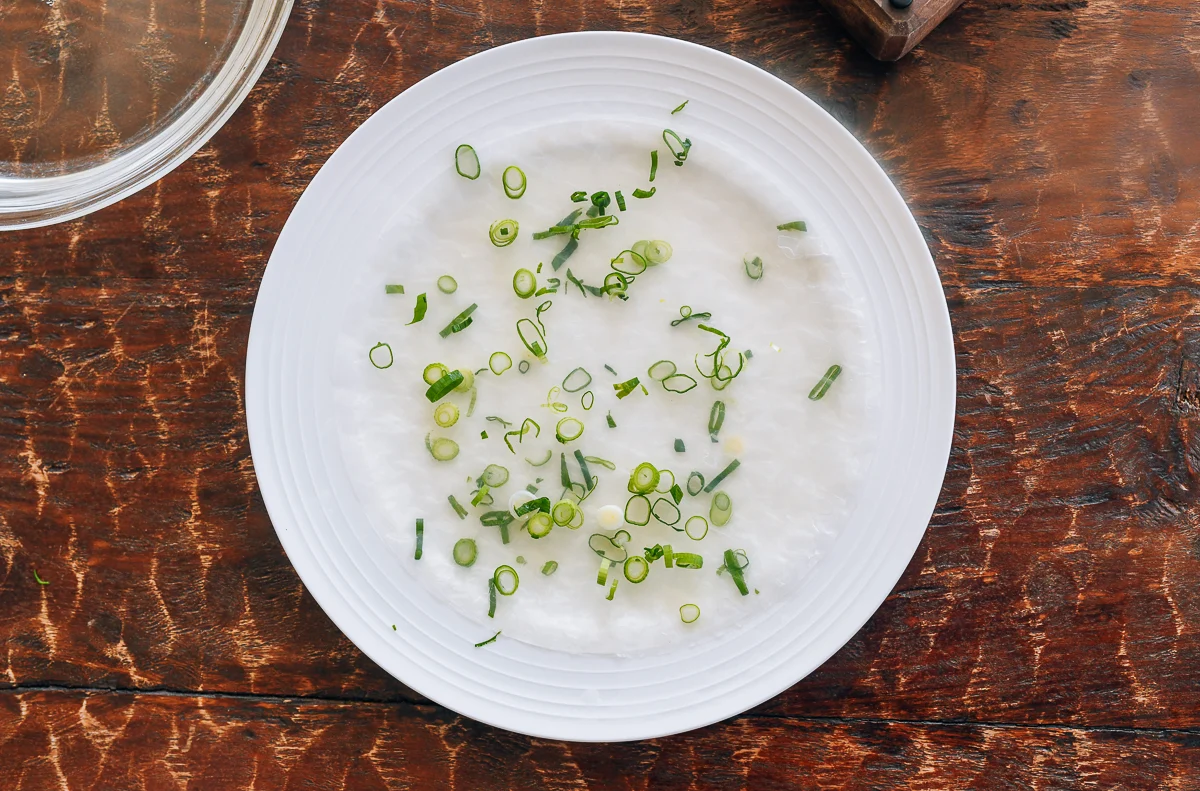 layers of rice paper wrappers with scallions and salt