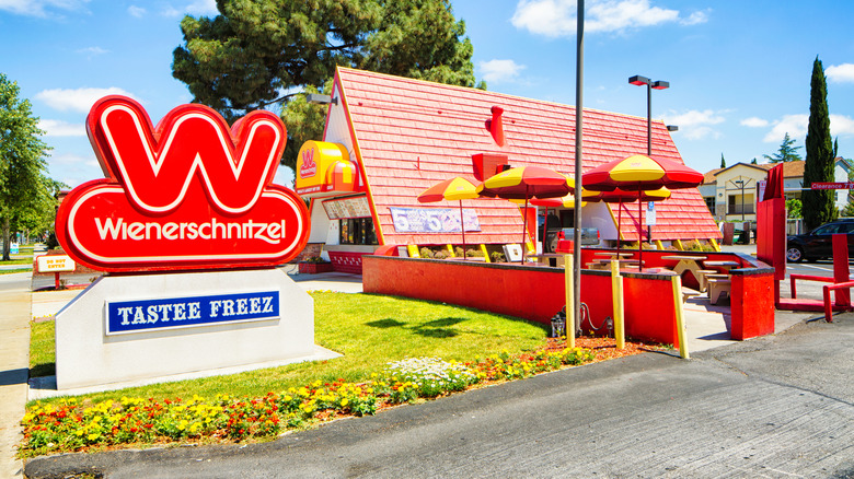 Wienerschnitzel exterior and fast food chain sign