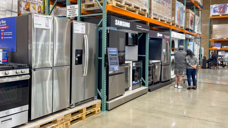 Refrigerator/freezer combos at warehouse