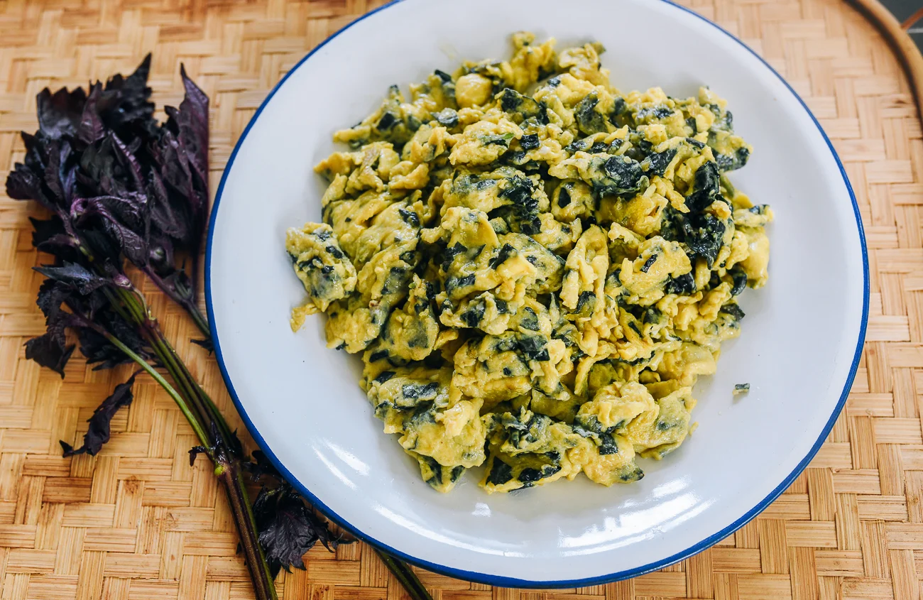 scrambled eggs with purple shiso leaves