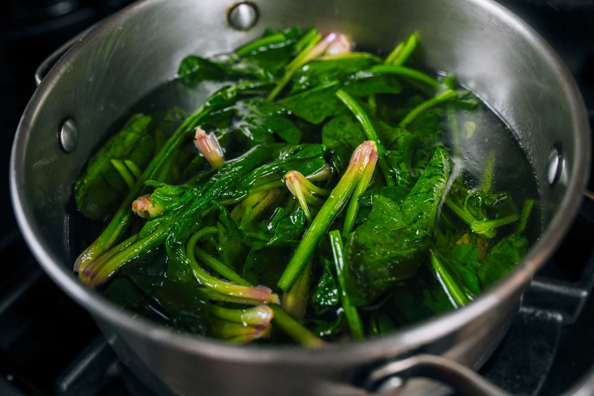 blanching spinach in pot