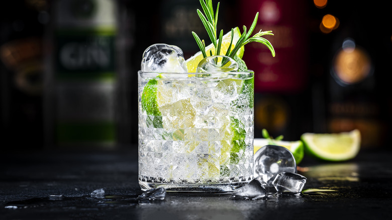Vodka tonic with lime on a bar