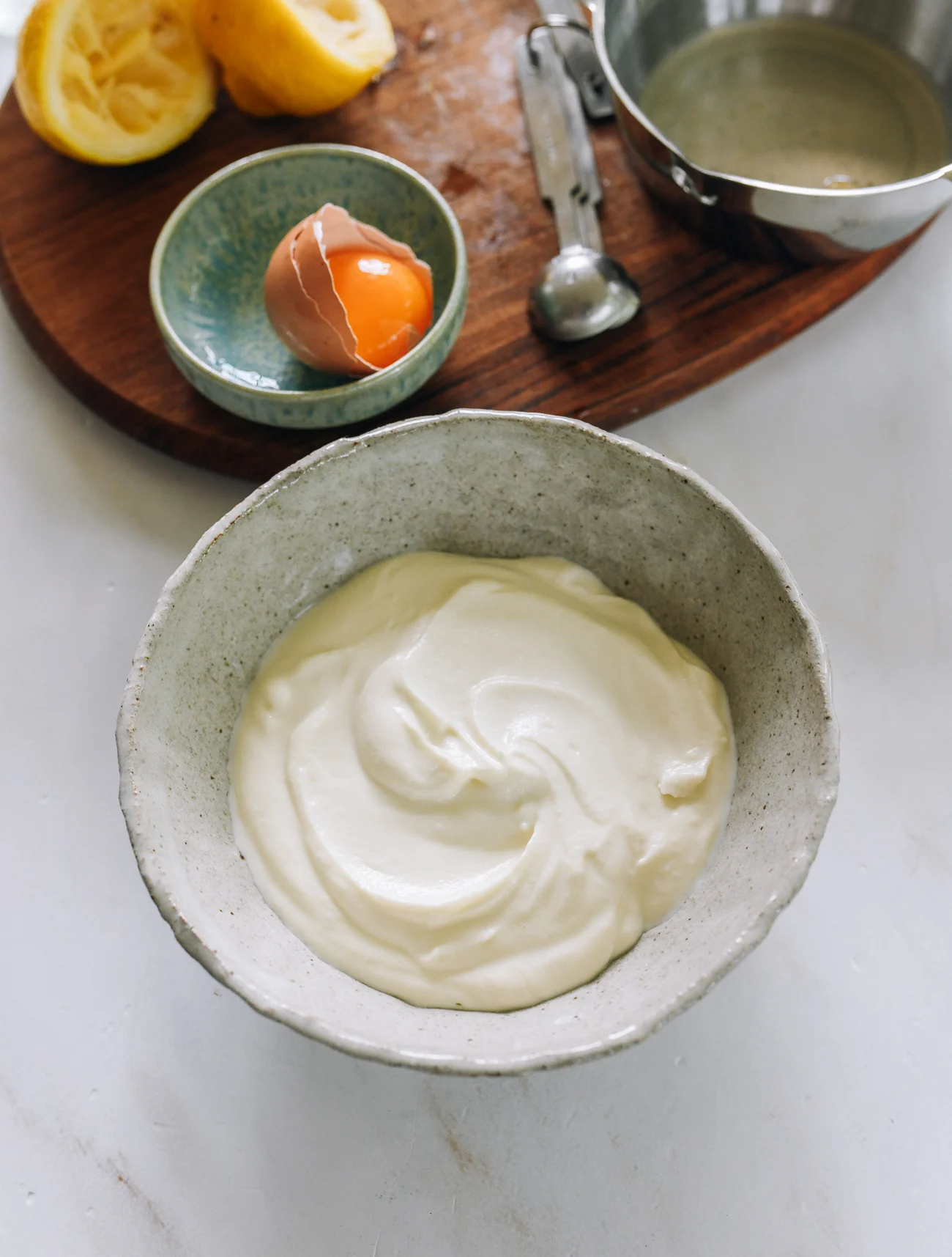 lebanese garlic sauce (toum)