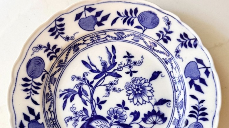 Meissen Blue Onion pattern plate detail